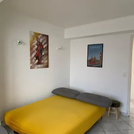 Rdc Proche De La Apartment